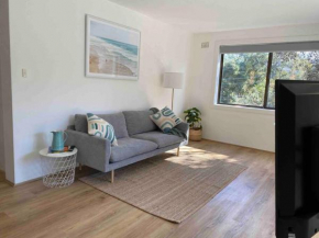 Stunning beachside 2 bedroom by EdgeTrip, Sydney